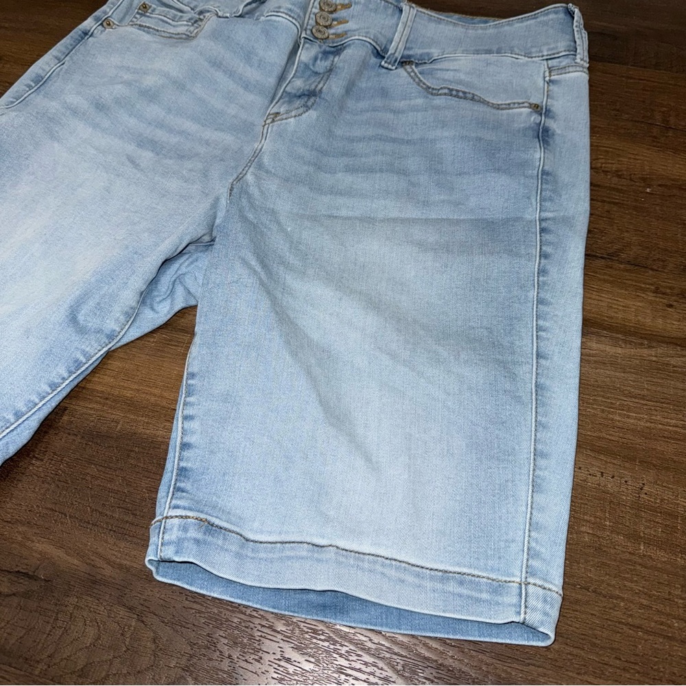 Torrid Light Wash Jegging 11” Bermuda Super Soft Shorts - Picture 4 of 6